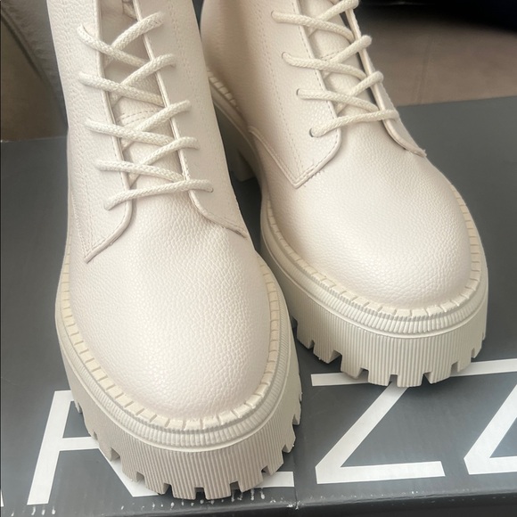 Arezzo  Maya Lace-Up Lug Boots 
Size 9.5 NEW! - Picture 9 of 17